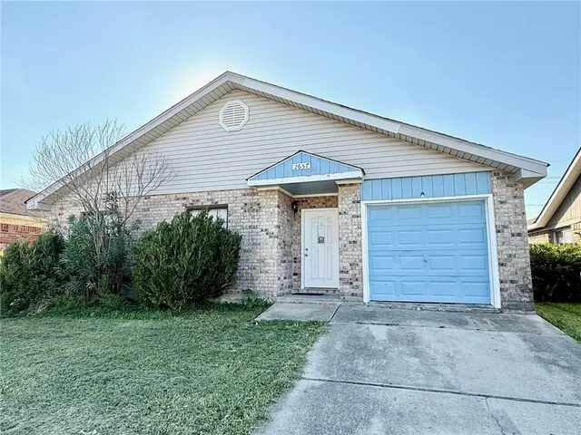 $1,800 | 2657 Highland Drive West, Gretna, LA 70056