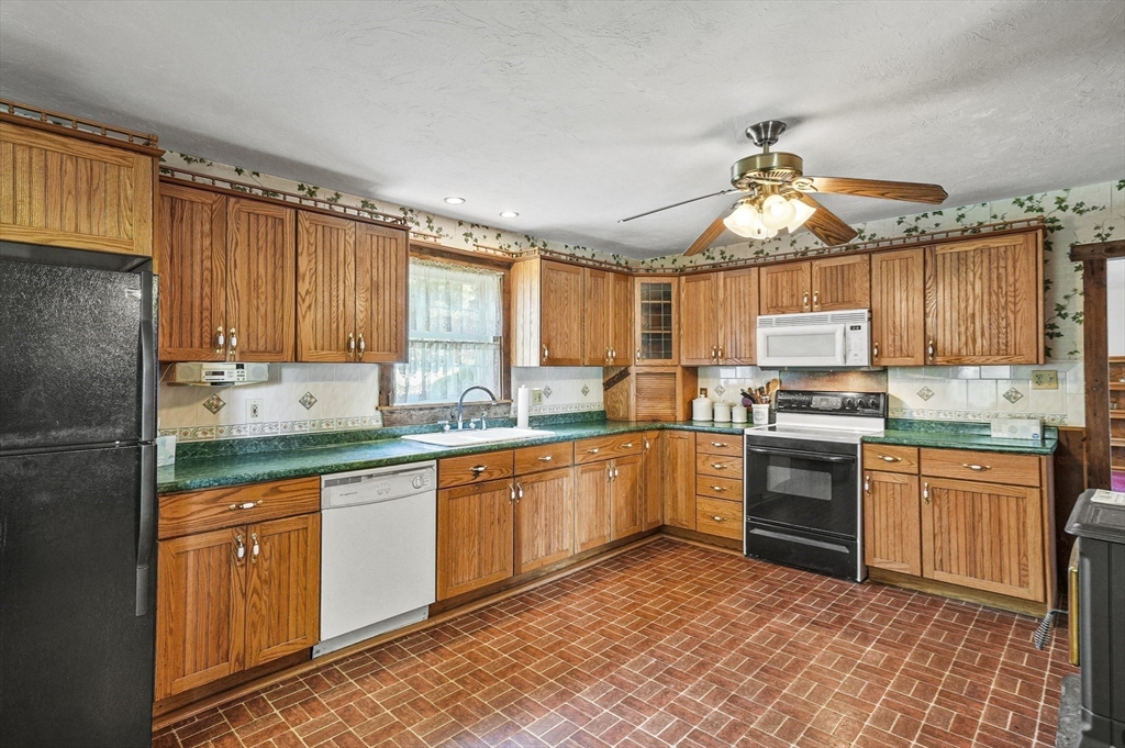 43 Airport Road Dudley, MA 01571 - Photo 3 of 41 Gallery Image 3