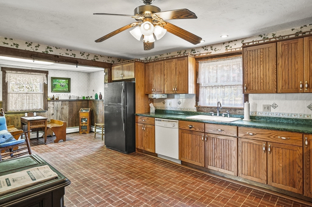 43 Airport Road Dudley, MA 01571 - Photo 4 of 41 Gallery Image 4