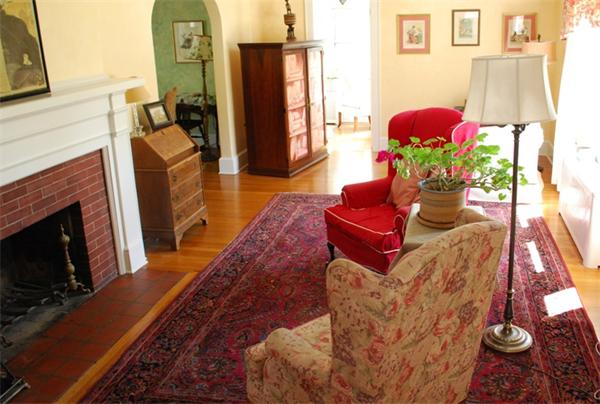 137 Gillette Avenue Springfield, MA 01118 - Photo 2 of 19 Gallery Image 2