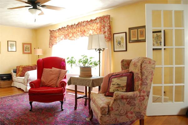 137 Gillette Avenue Springfield, MA 01118 - Photo 3 of 19 Gallery Image 3