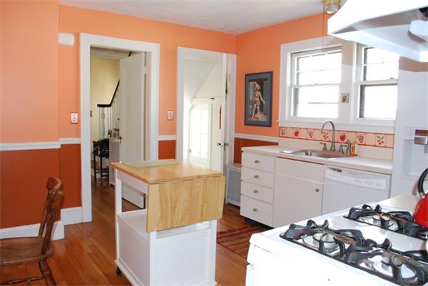 137 Gillette Avenue Springfield, MA 01118 - Photo 4 of 19 Gallery Image 4