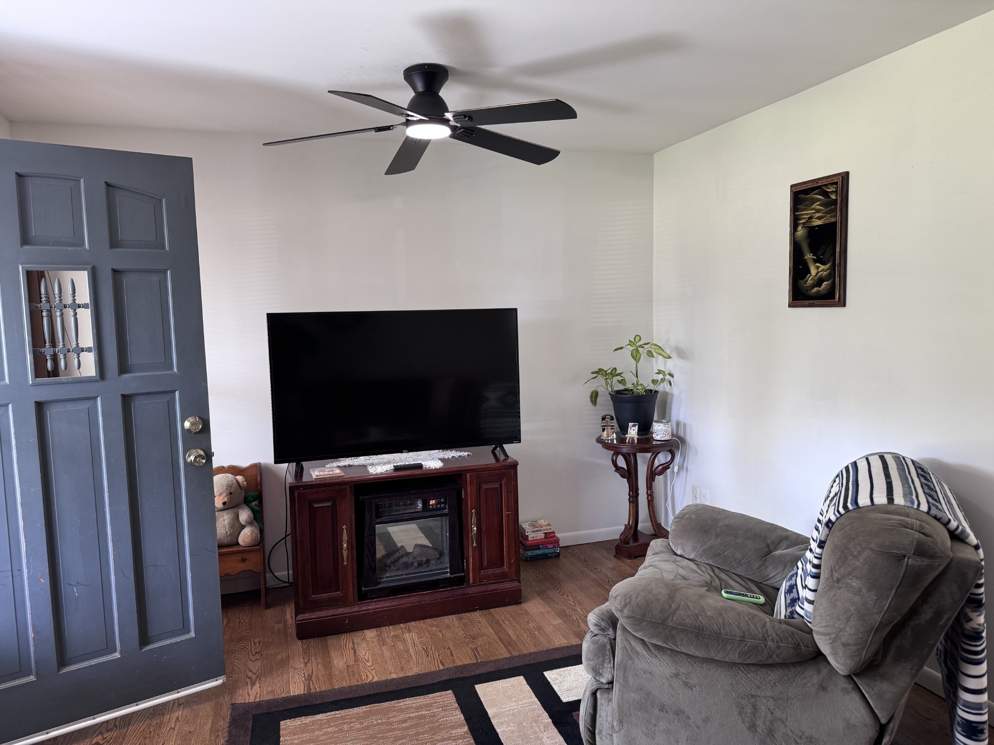 205 Draper Avenue Greenbrier, TN 37073 - Photo 6 of 27 a living room with furniture and a flat screen tv