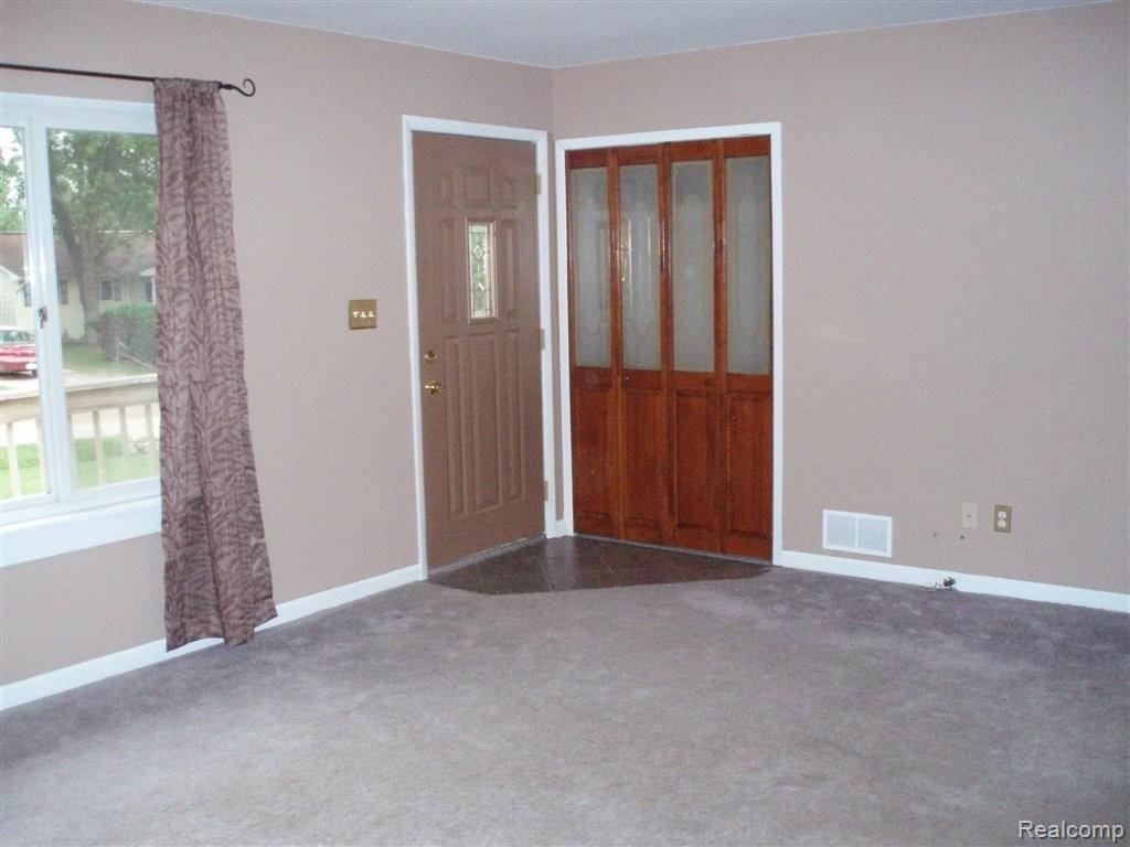 503 Alfred Road Ortonville, MI 48462 - Photo 11 of 25 Tiled Foyer