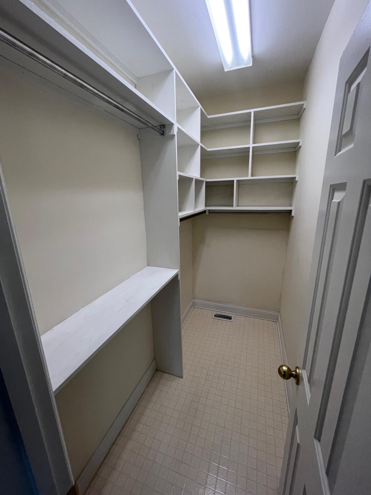 288 Gentry Road Lexington, KY 40509 - Photo 20 of 26 288 Gentry 17