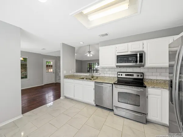 $1,625 | 6110 Broadmeadow, San Antonio, TX 78240