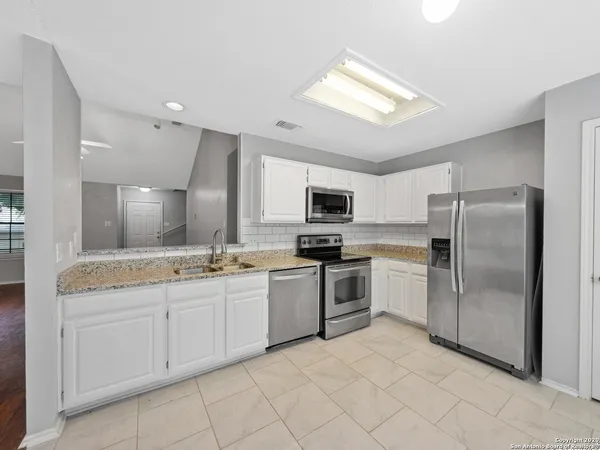 $1,625 | 6110 Broadmeadow, San Antonio, TX 78240