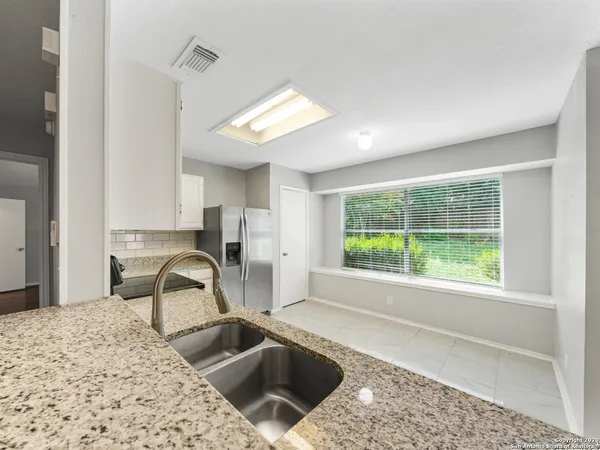 $1,625 | 6110 Broadmeadow, San Antonio, TX 78240