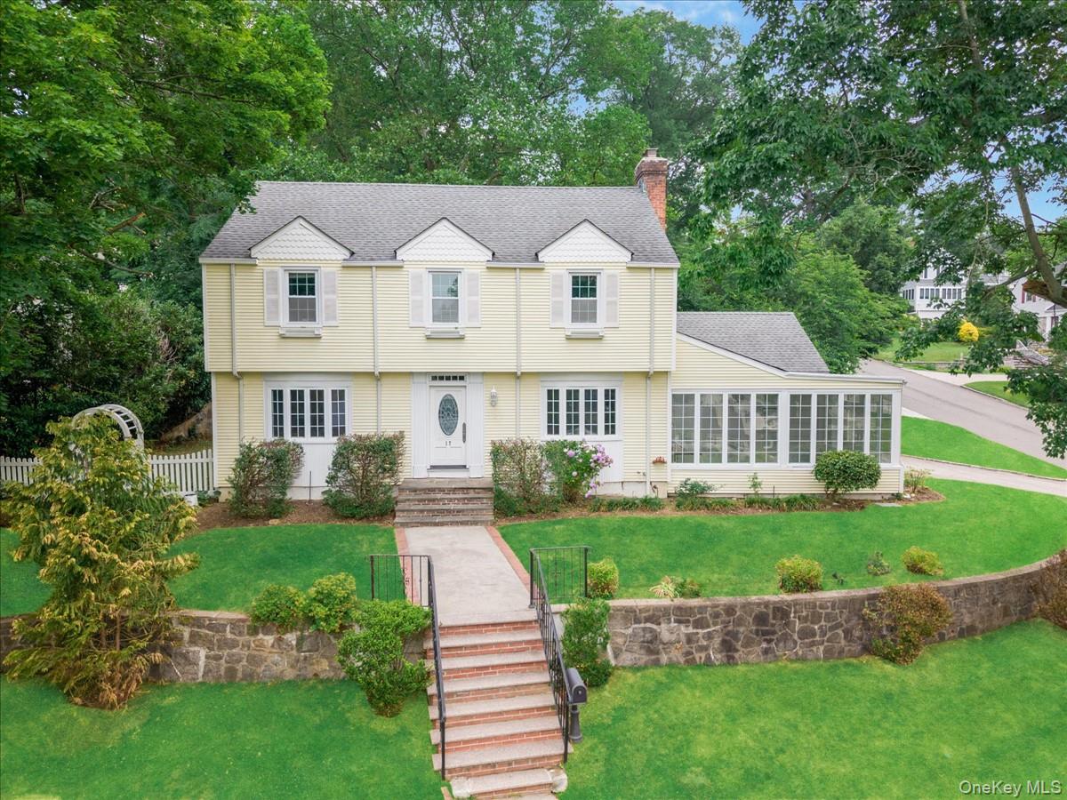 17 Pinewood Road Manhasset, NY 11030 - Photo 1 of 45