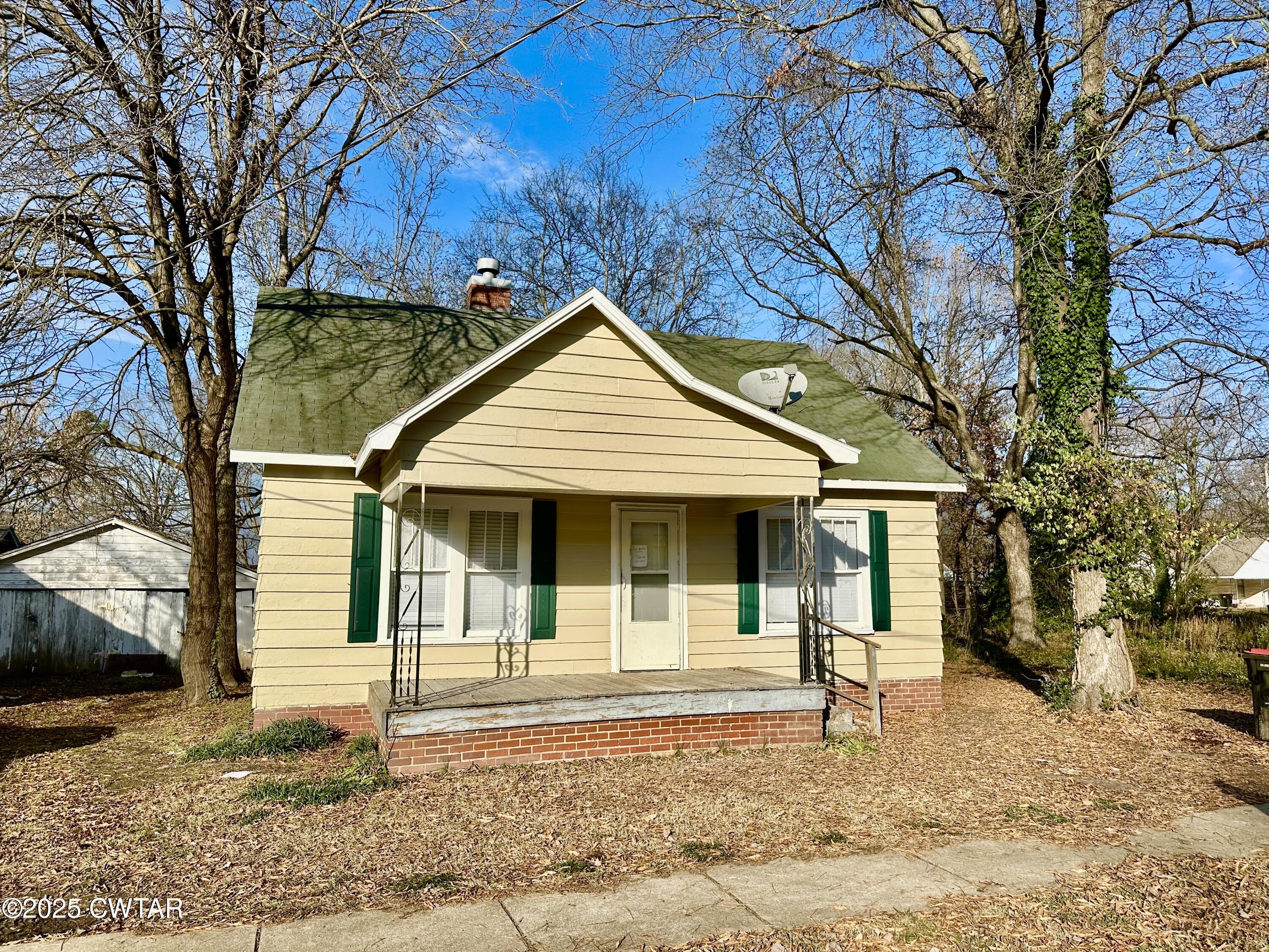 1509 Vine Street Humboldt, TN 38343 - Photo 2 of 9 a front view of a house with a tree
