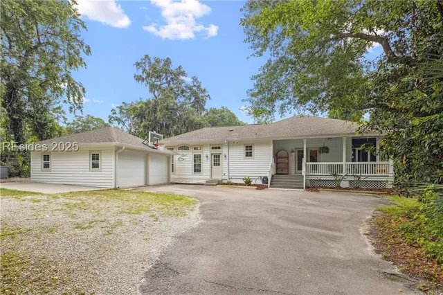 $675,000 | 15 Palmetto Beach Drive, Bluffton, SC 29910