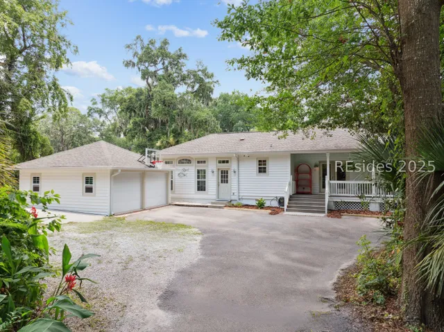 $675,000 | 15 Palmetto Beach Drive, Bluffton, SC 29910