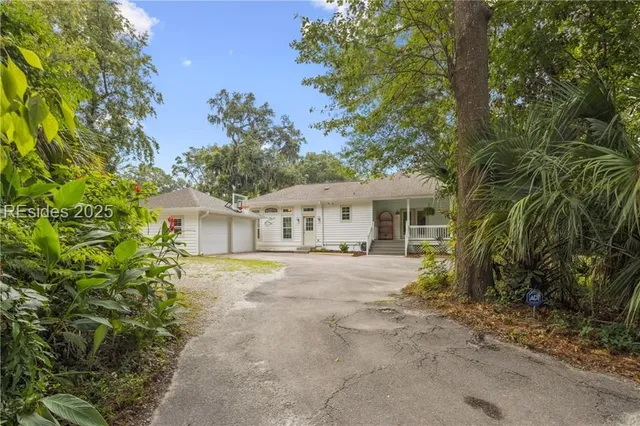 $675,000 | 15 Palmetto Beach Drive, Bluffton, SC 29910