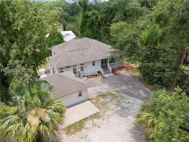 $675,000 | 15 Palmetto Beach Drive, Bluffton, SC 29910