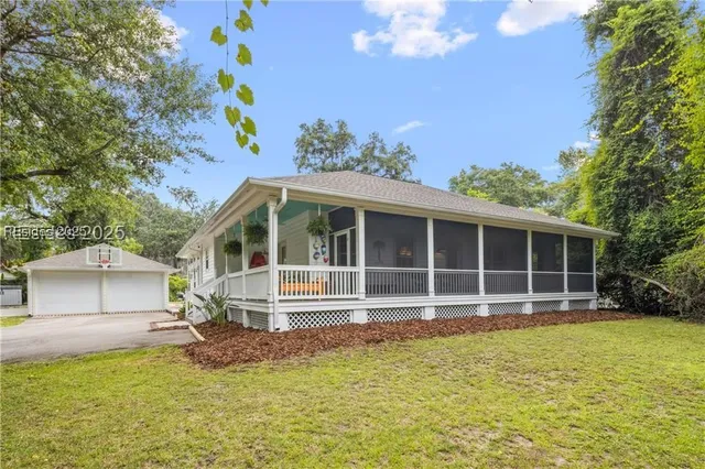 $675,000 | 15 Palmetto Beach Drive, Bluffton, SC 29910