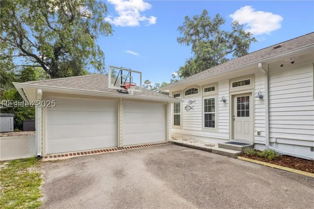 $675,000 | 15 Palmetto Beach Drive, Bluffton, SC 29910