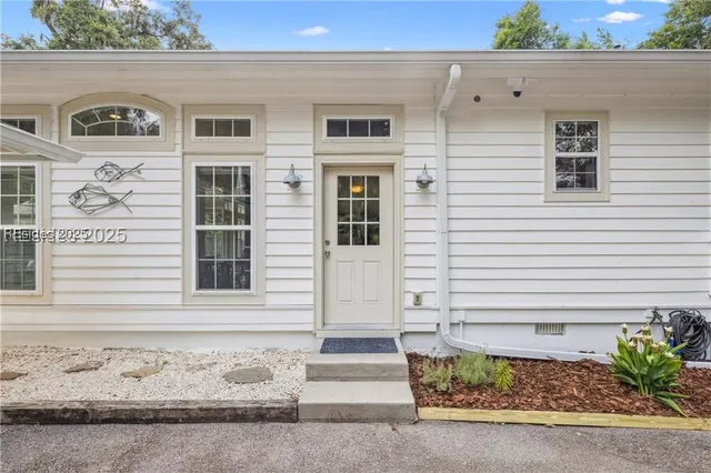 $675,000 | 15 Palmetto Beach Drive, Bluffton, SC 29910