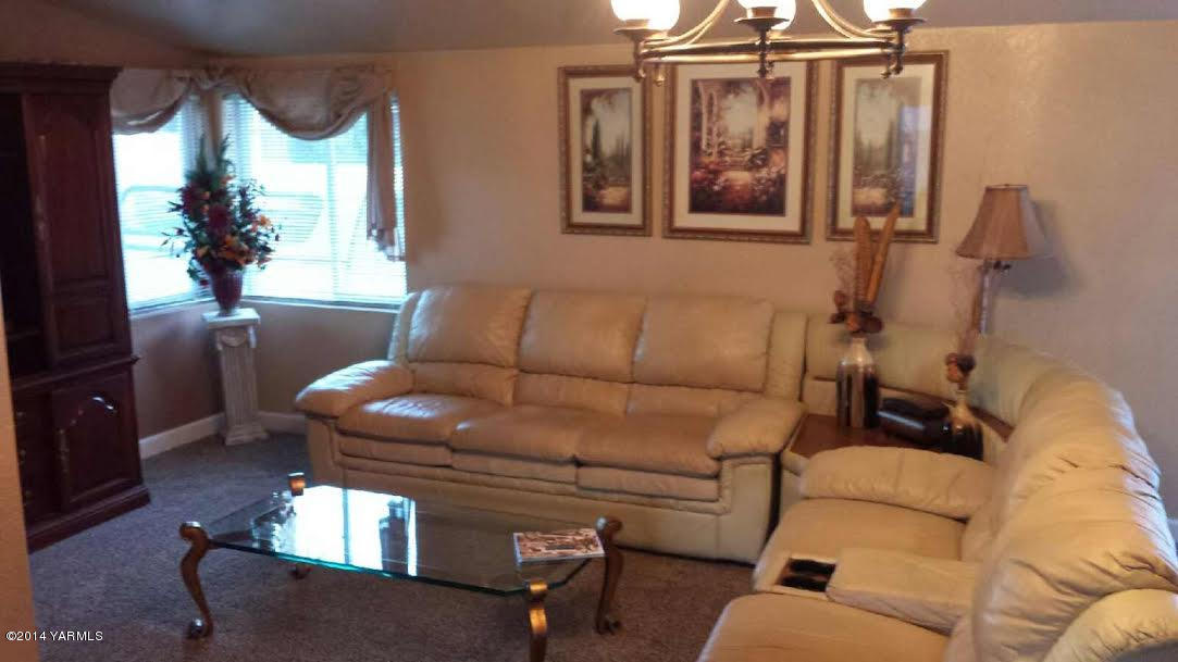216 North Rivard Road Moxee, WA 98936 - Photo 3 of 16 a living room with furniture and a window