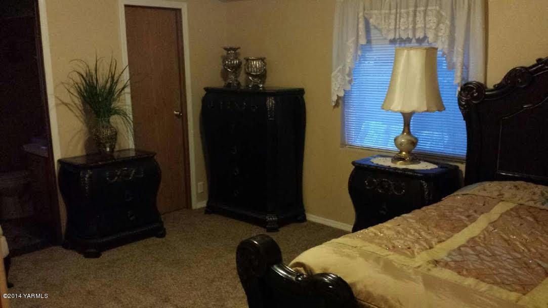 216 North Rivard Road Moxee, WA 98936 - Photo 6 of 16 a bedroom with a bed and a dresser