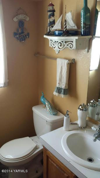 216 North Rivard Road Moxee, WA 98936 - Photo 8 of 16 a bathroom with a toilet sink and mirror