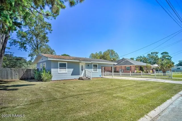 $96,900 | 122 North Richelieu Circle, New Iberia, LA 70560