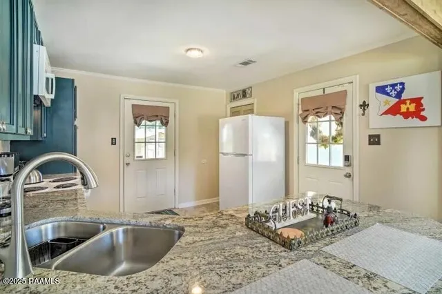 $97,500 | 122 North Richelieu Circle, New Iberia, LA 70560