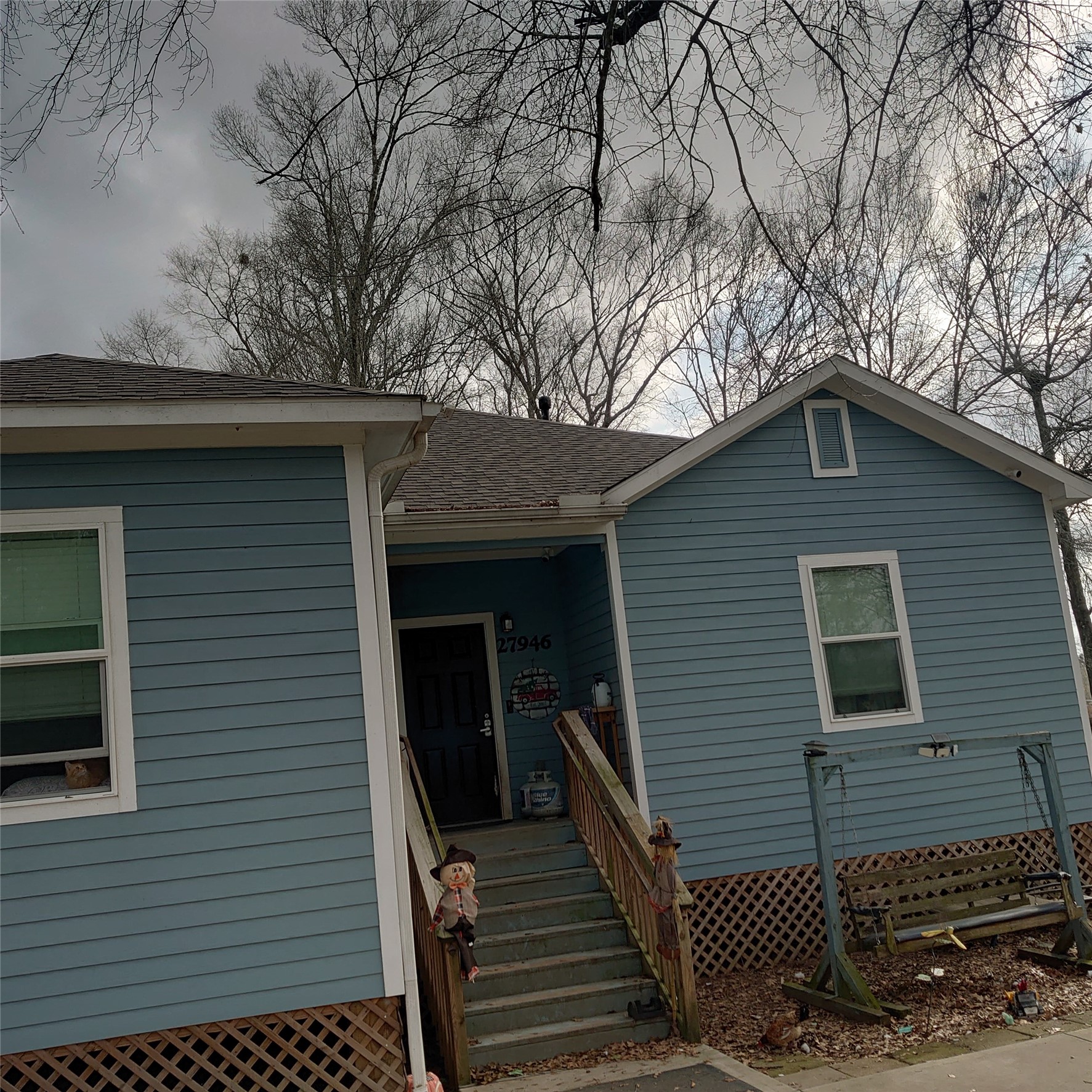 27946 Hickory Drive Splendora, TX 77372 - Photo 3 of 18 Stairs to the front door