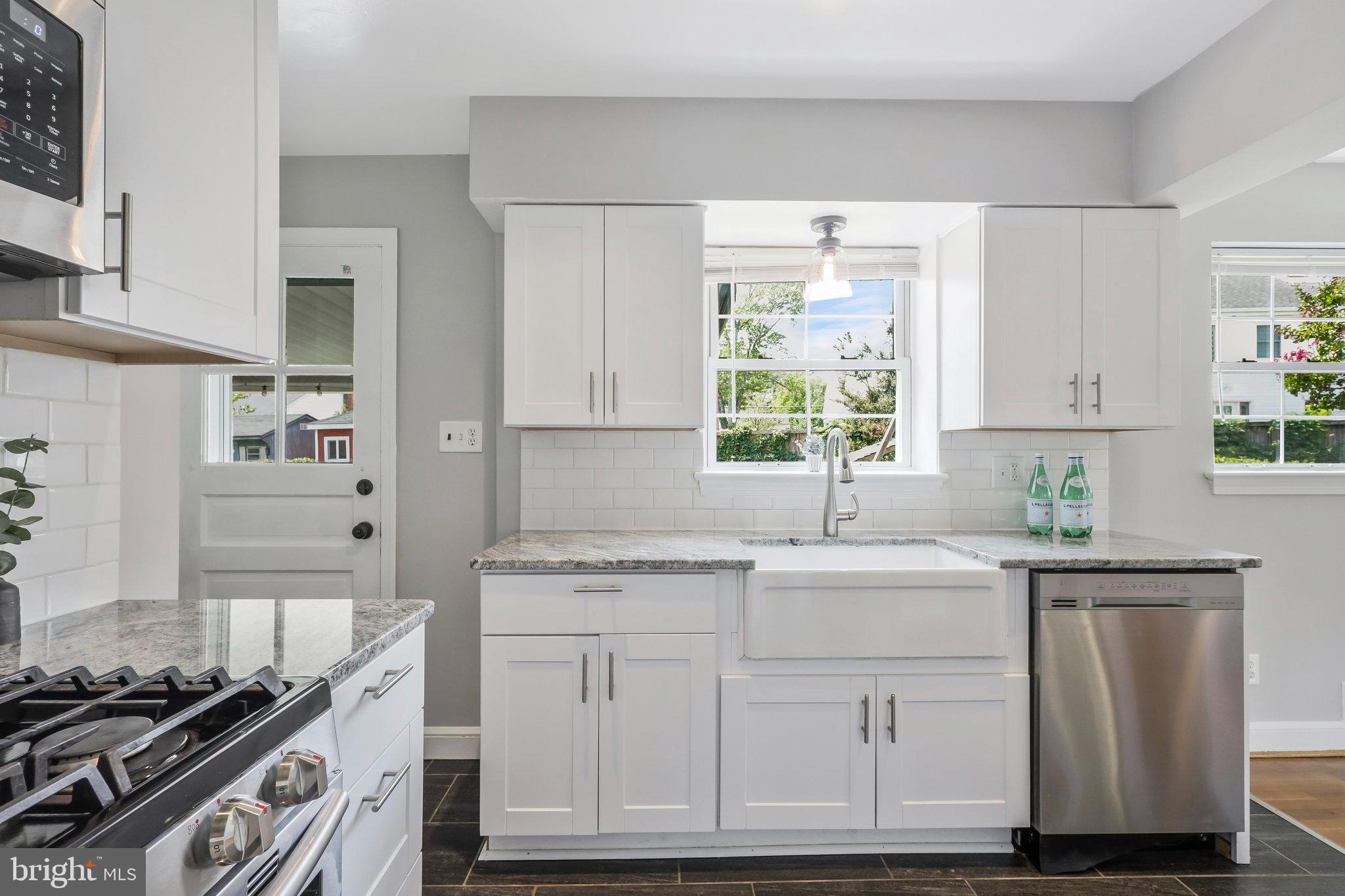 6006 Frederick Street Springfield, VA 22150 - Photo 15 of 38 Modern cabinetry & granite counters