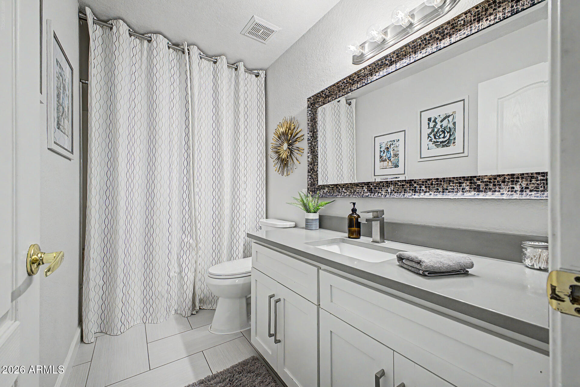 5975 West Alameda Road Glendale, AZ 85310 - Photo 26 of 49 Hall bathroom
