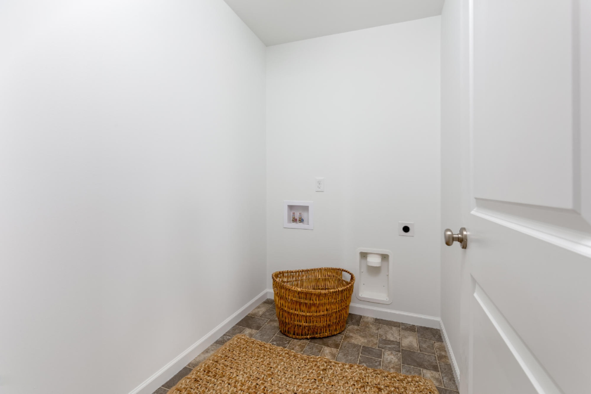 14798 Portage Road Vicksburg, MI 49097 - Photo 19 of 24 Laundry TSP077-E2070-Staged-24
