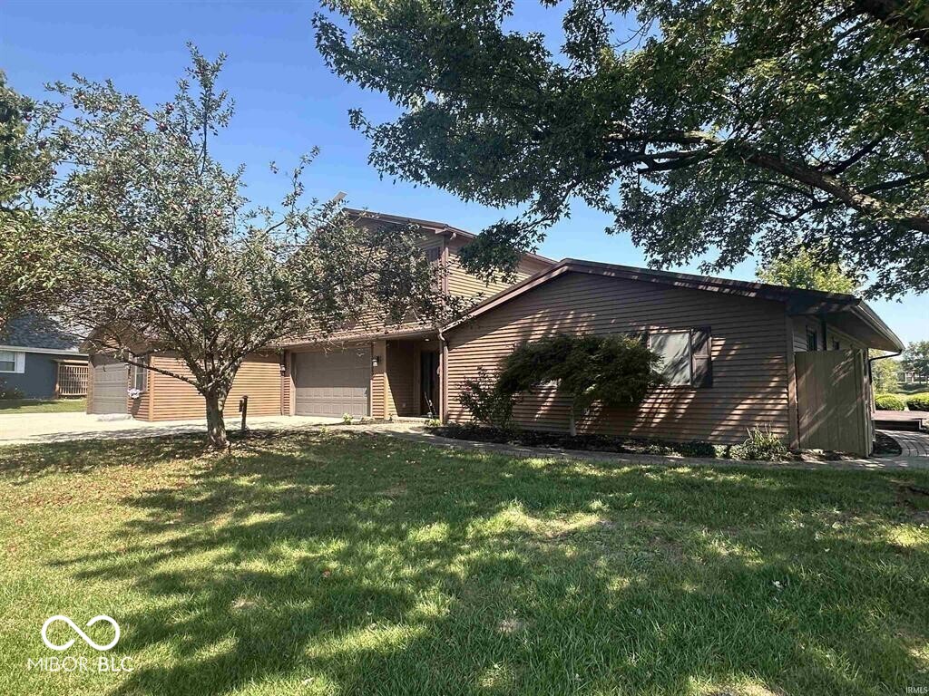 12349 Scenic Circle Loogootee, IN 47553 - Photo 4 of 36