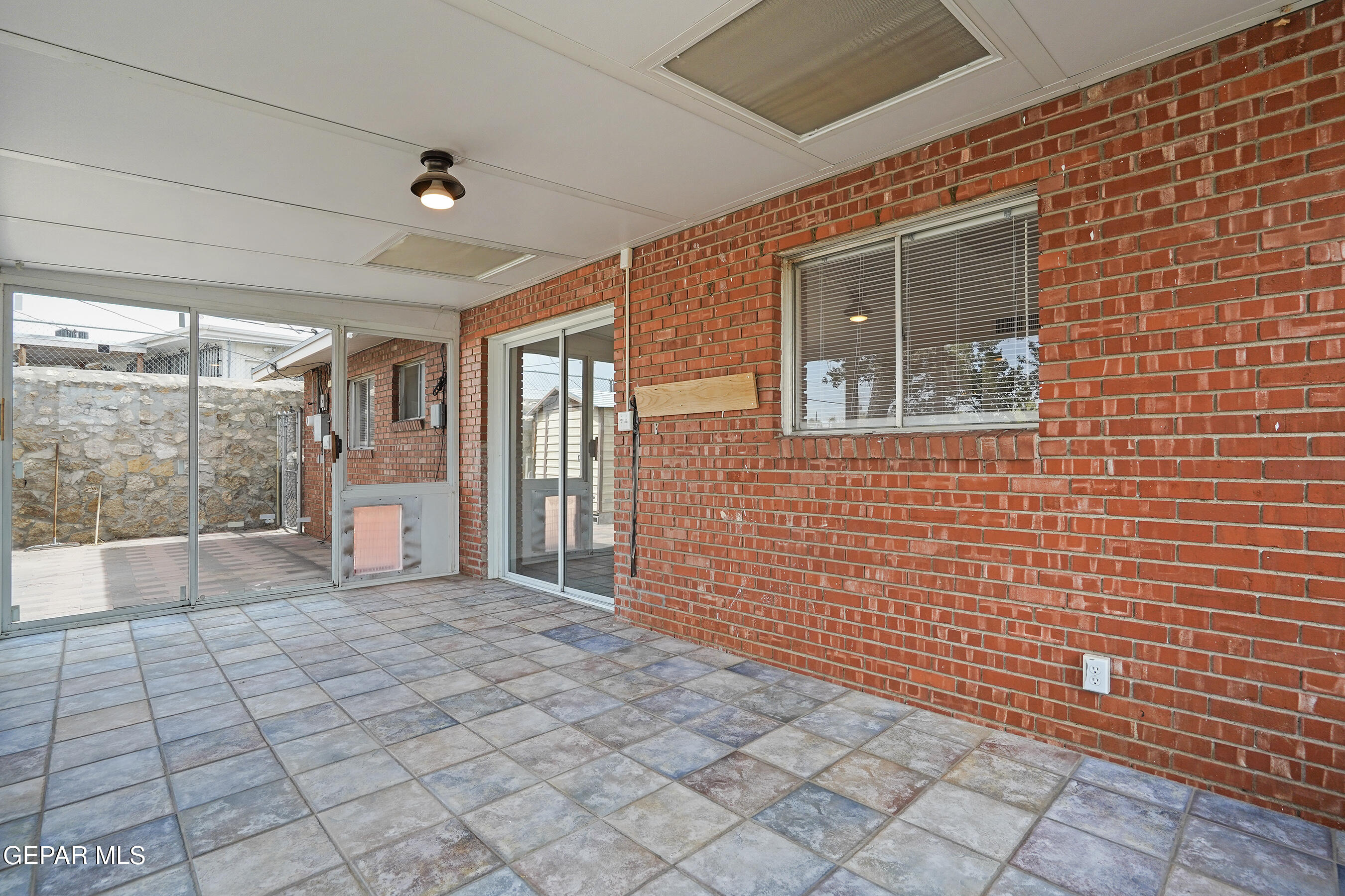 7809 Hemlock Street El Paso, TX 79925 - Photo 28 of 32 a view of empty room with windows