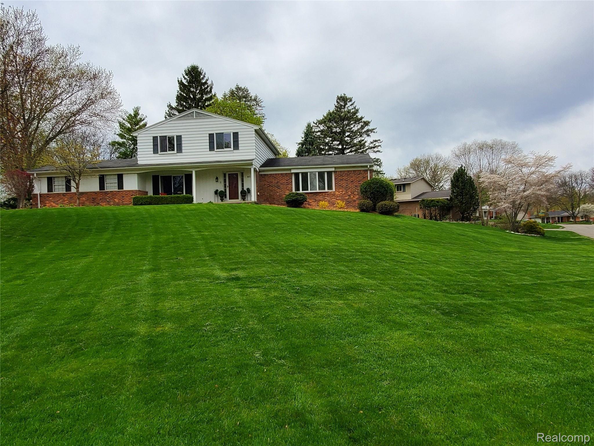 1871 Fair Oak Court Rochester, MI 48309 - Photo 1 of 25 Front.jpg