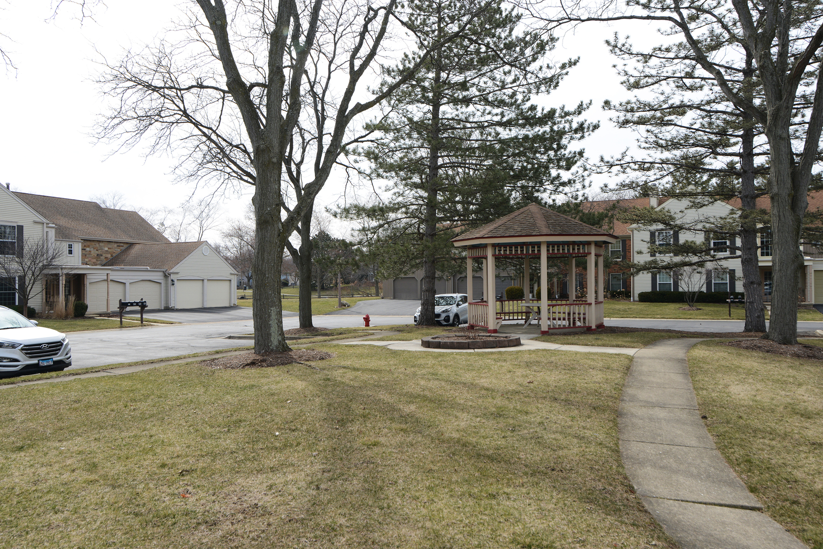 116 Dunham Place Commons, Unit 116 St. Charles, IL 60174 - Photo 26 of 26 a view of a house with a yard and sitting area