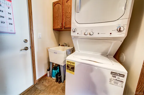 $329,000 | 21400 Mays Lake Drive, Crest Hill, IL 60403