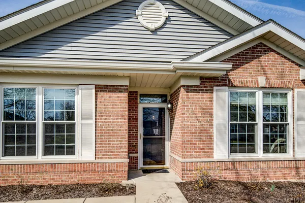 $329,000 | 21400 Mays Lake Drive, Crest Hill, IL 60403