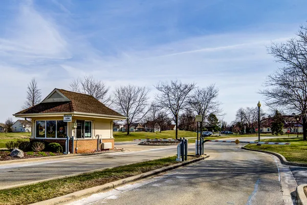 $329,000 | 21400 Mays Lake Drive, Crest Hill, IL 60403