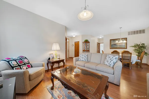 $329,000 | 21400 Mays Lake Drive, Crest Hill, IL 60403