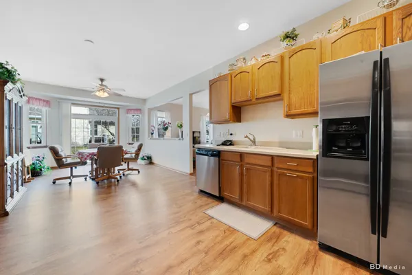 $329,000 | 21400 Mays Lake Drive, Crest Hill, IL 60403