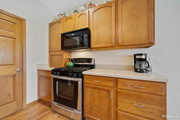 $329,000 | 21400 Mays Lake Drive, Crest Hill, IL 60403