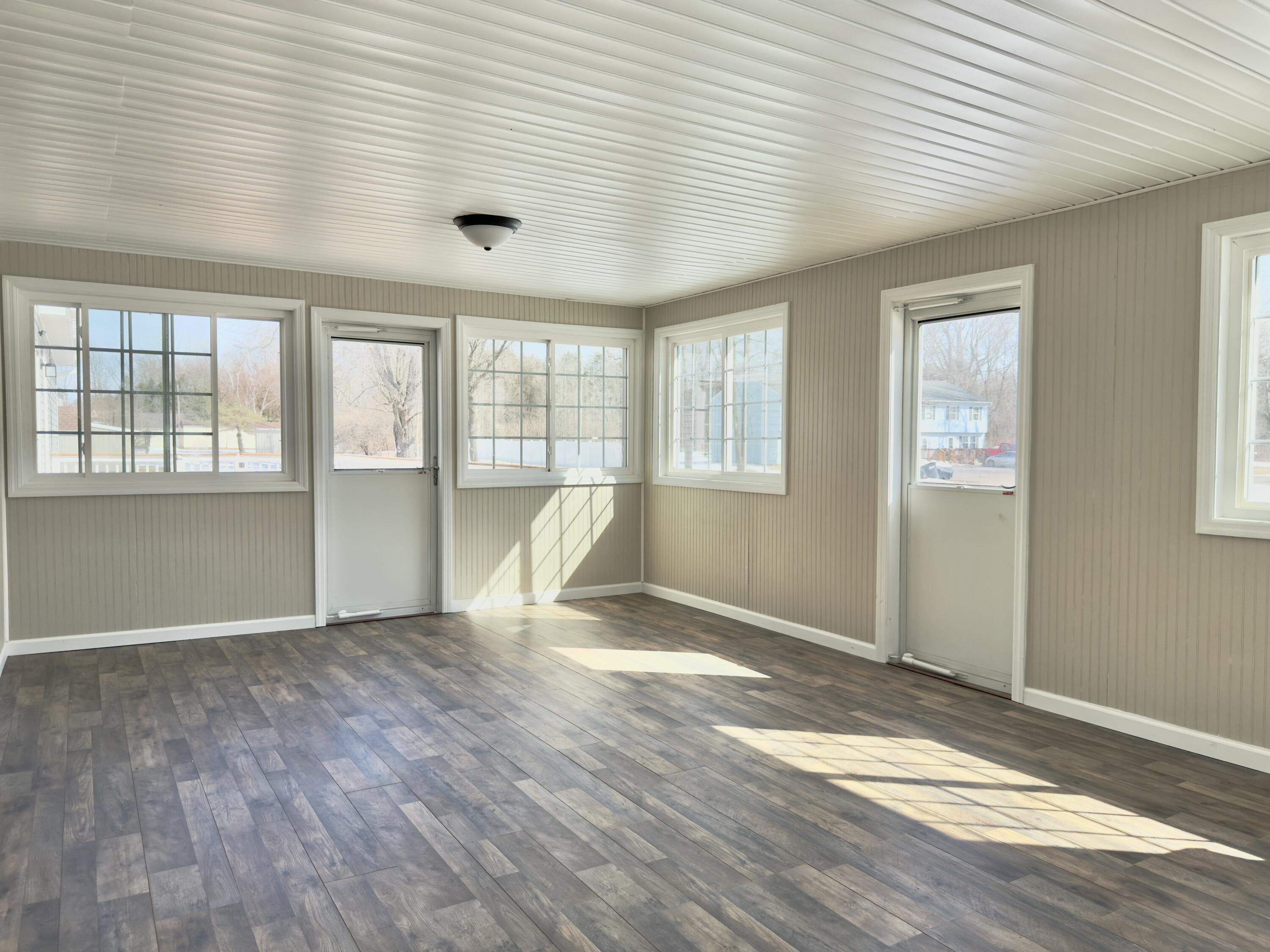 1473 Cumberland Head Road Plattsburgh, NY 12901 - Photo 34 of 90 Sunroom