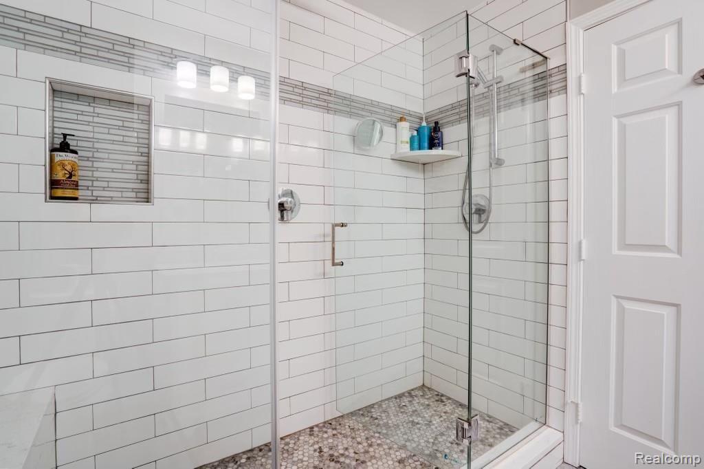 4949 Crooks Road, Unit 9 Royal Oak, MI 48073 - Photo 20 of 28 Second Floor Bath - Walk-In Spa Shower