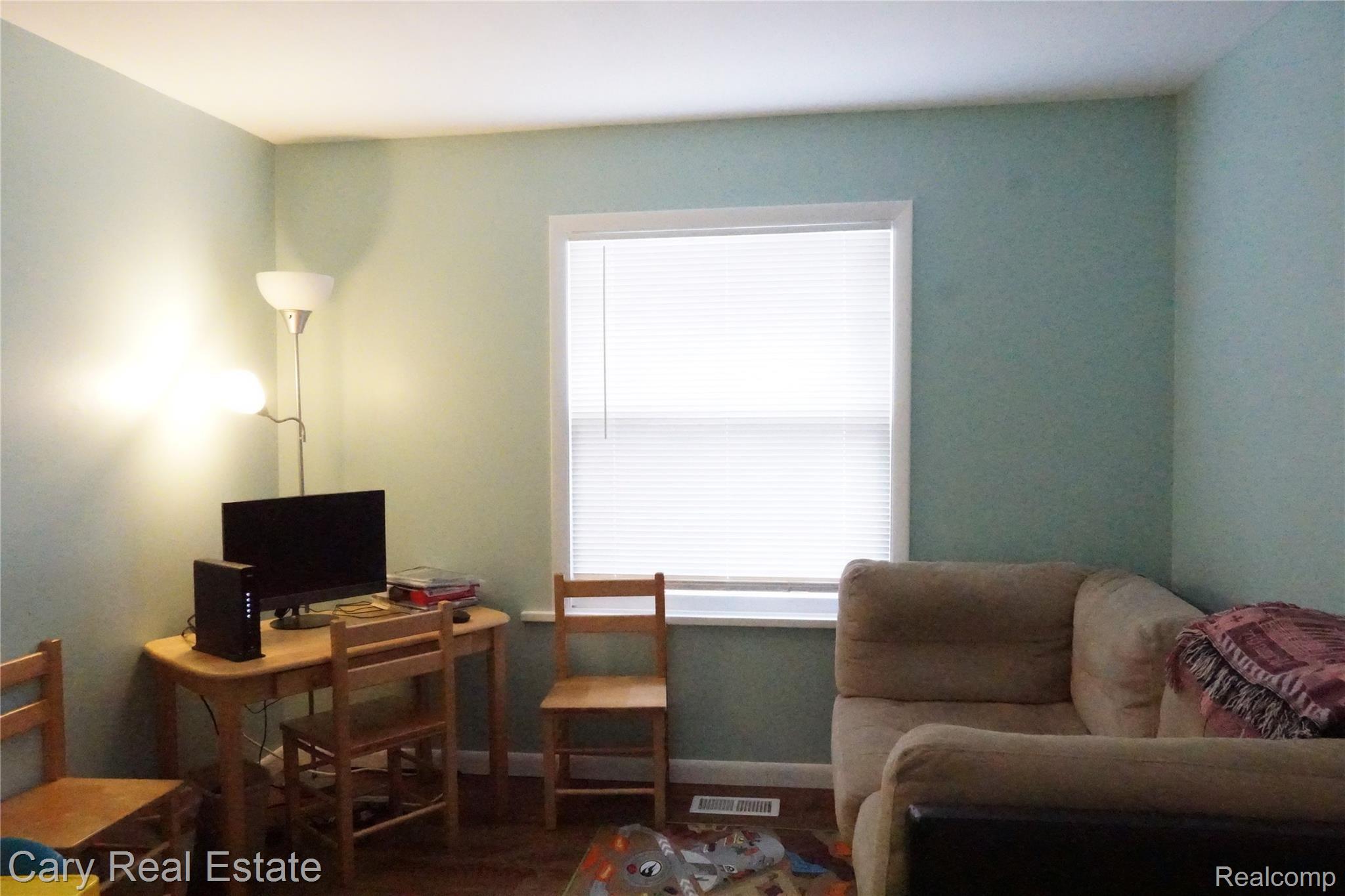 5316 Flushing Road Flushing, MI 48433 - Photo 10 of 38 Entry level Bedroom