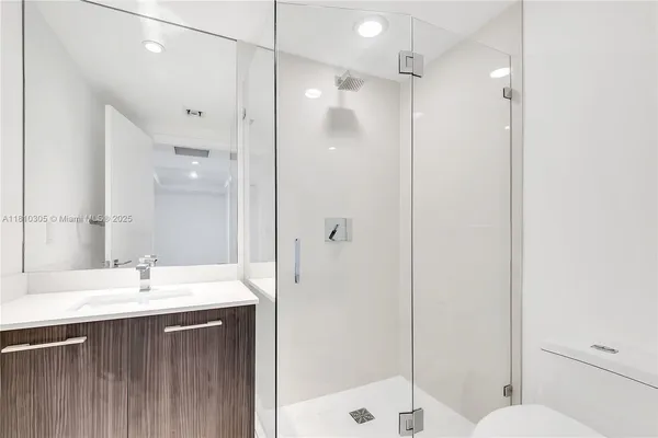 $590,000 | 45 Southwest 9th Street, Unit 2105, Miami, FL 33130