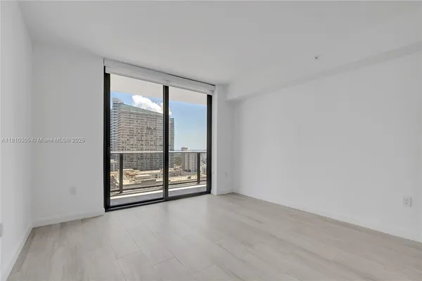 $590,000 | 45 Southwest 9th Street, Unit 2105, Miami, FL 33130