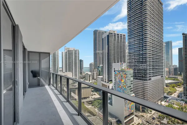 $590,000 | 45 Southwest 9th Street, Unit 2105, Miami, FL 33130