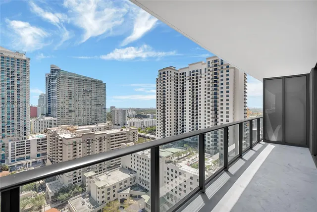 $599,000 | 45 Southwest 9th Street, Unit 2105, Miami, FL 33130