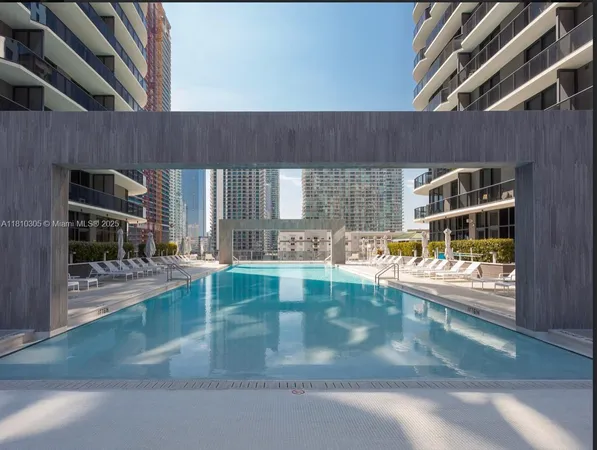 $590,000 | 45 Southwest 9th Street, Unit 2105, Miami, FL 33130