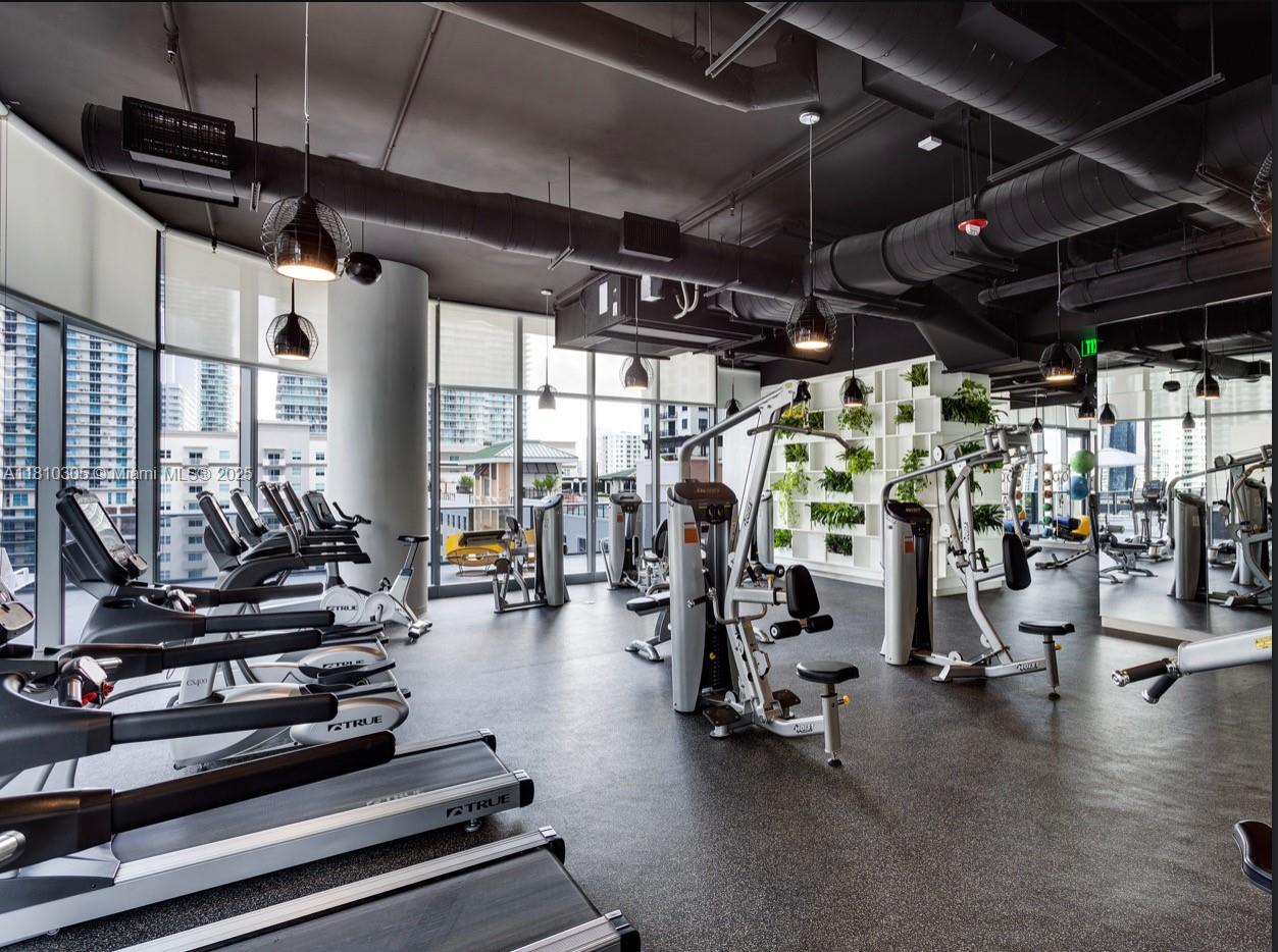 45 Southwest 9th Street, Unit 2105 Miami, FL 33130 - Photo 24 of 27