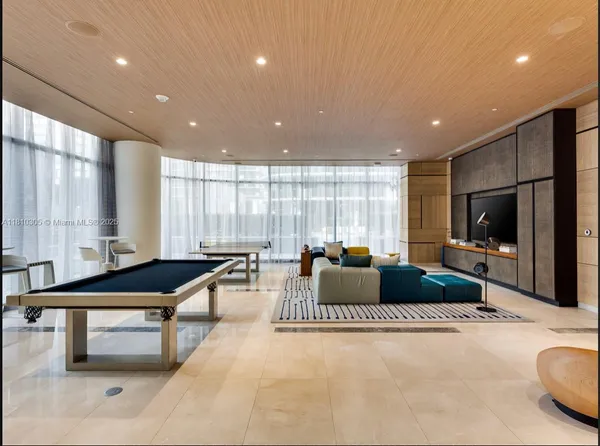 $590,000 | 45 Southwest 9th Street, Unit 2105, Miami, FL 33130